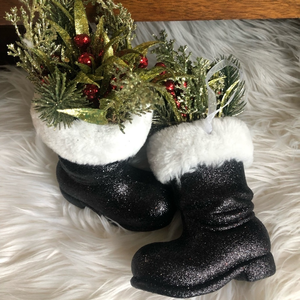 VINTAGE HALLMARK SET OF 2 SPARKLY SANTA BOOT'S WITH ARRANGEMENT NWT